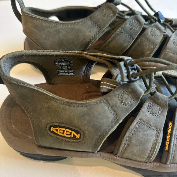 Keen Men’s Newport Leather Brown and Black Sport Sandals with Contoured Footbed - Picture 4 of 8